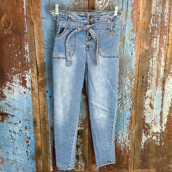 Chelsea & Violet Belted Paper Bag Jeans Size 26 - Picture 1 of 5